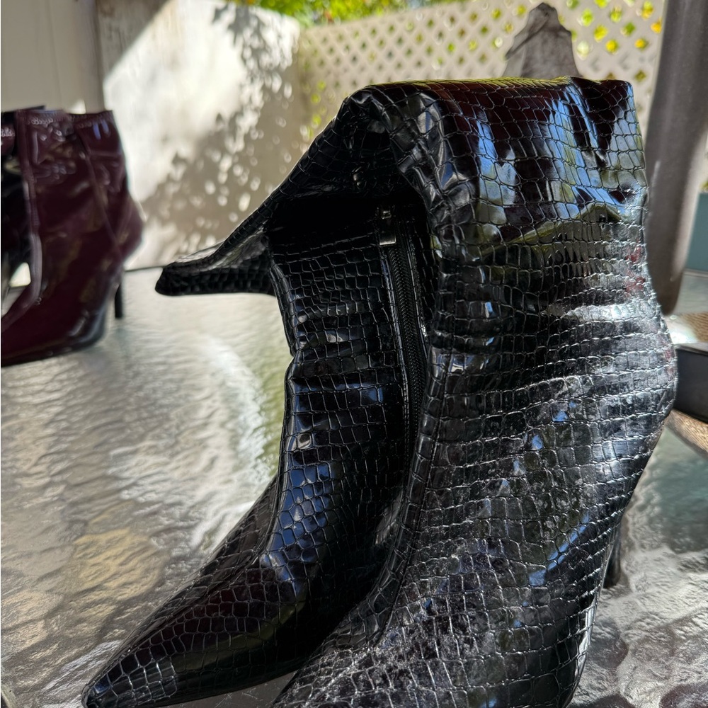 PrettyLittleThing Shiny Black Textured Heeled Boots
